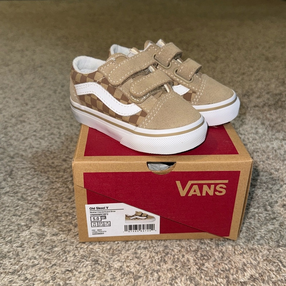 Vans Tan and White Sneakers with Velcro Straps - Picture 2 of 5
